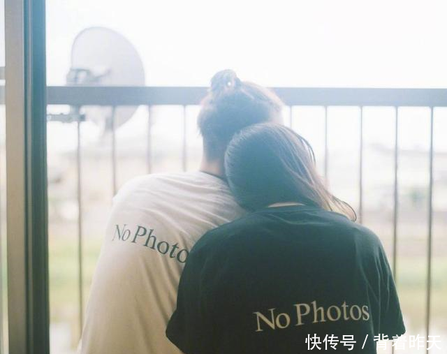 蒋劲夫凌晨发微博疑似公开恋情，打破之前“出柜”传闻