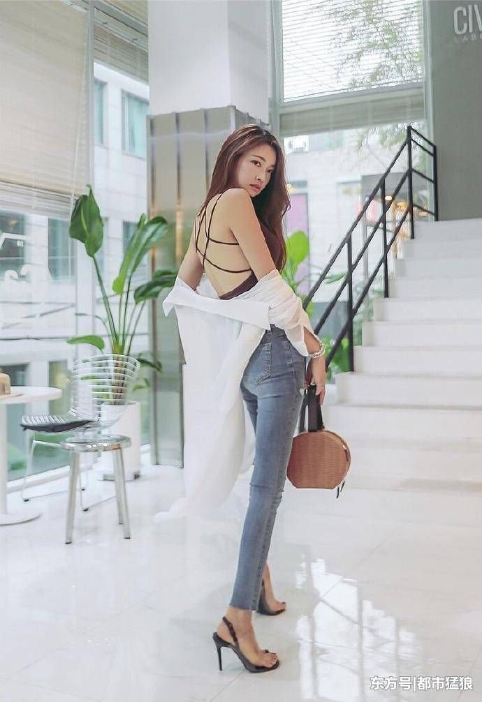 街拍: 小姐姐这样的腿型, 太适合牛仔裤了!