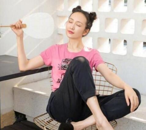 王鸥为扮嫩也是拼了！35岁扎“哪吒头”，网友直呼：辣眼睛