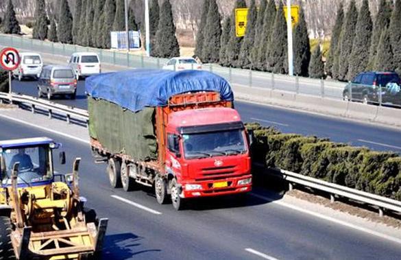 对高速上最“恶心”的行为，交管部门要出手了，网友：早该如此！