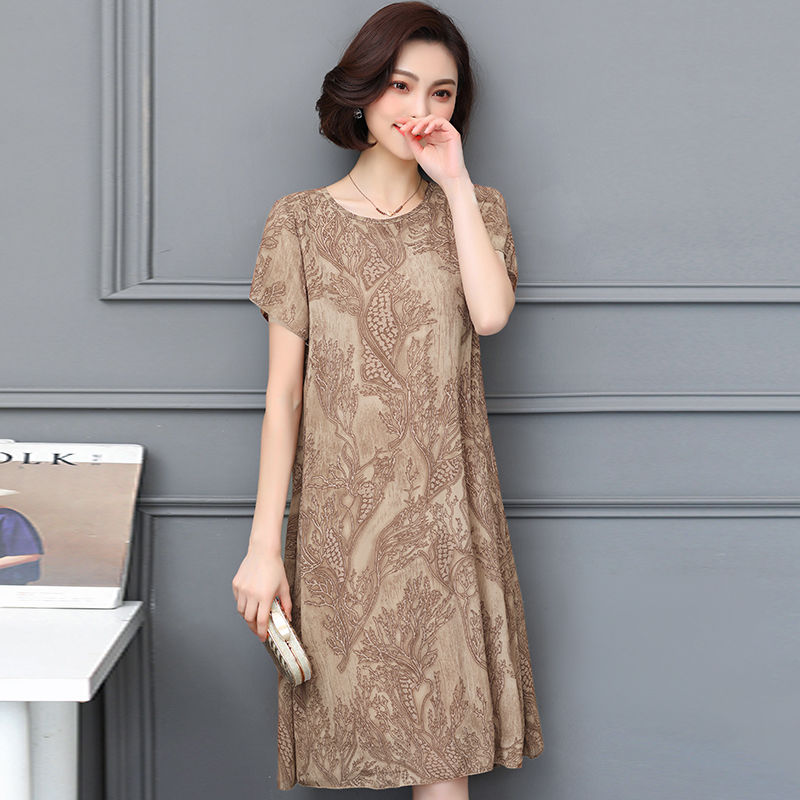 姑娘，今年流行穿这样的连衣裙，吸睛时尚又洋气，轻松穿出女神范