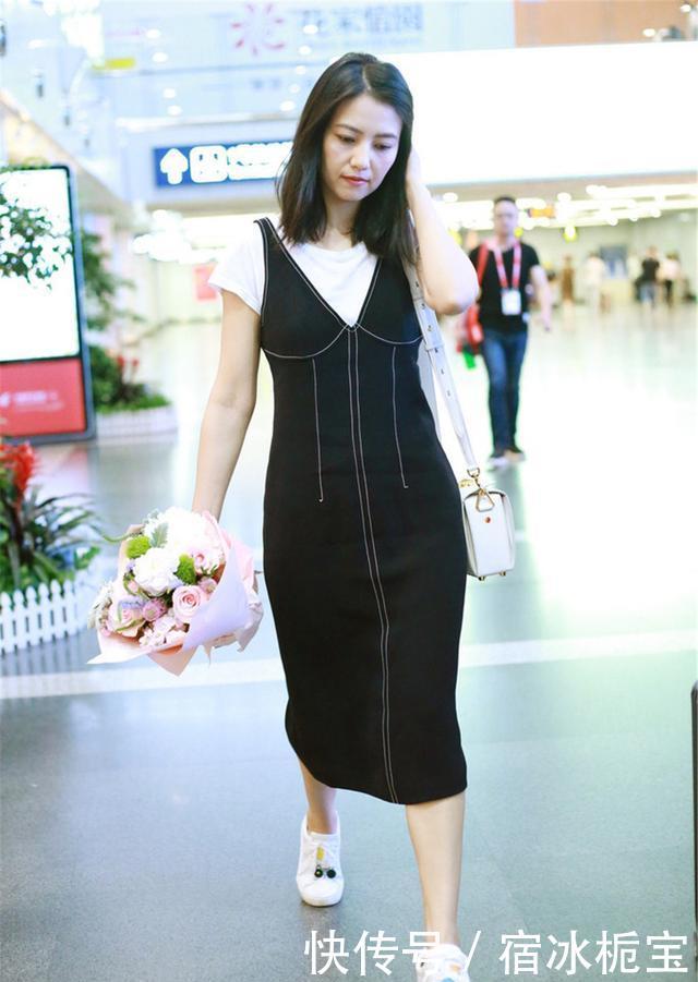 「超短裤」再见超短裤!今春流行这些裙子配T恤,青春又减龄