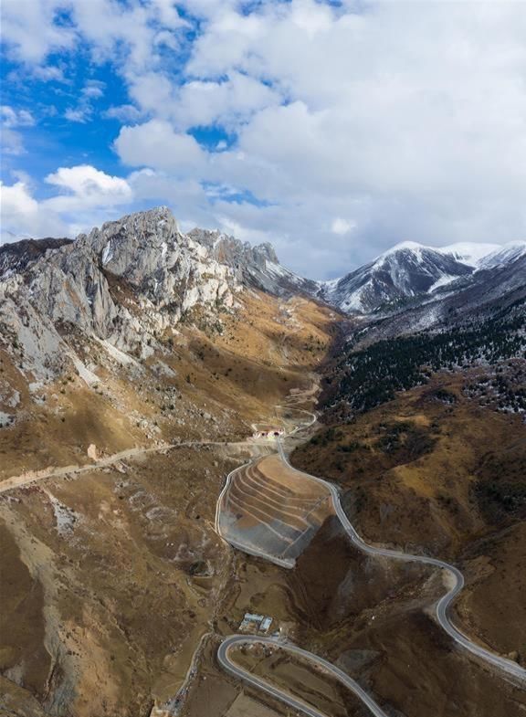 川藏公路：天路弯弯