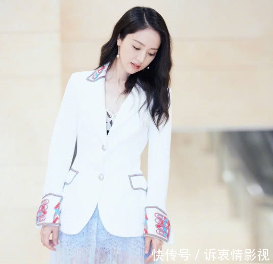 董璇最新写真曝光，面部发福明显