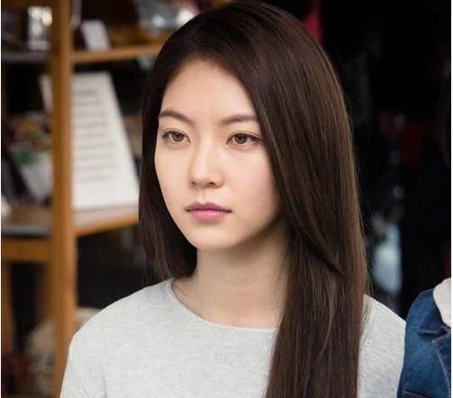  【黑茶色直发】头发多瘦长脸女生，离子烫直发很淑女，染点色更灵动