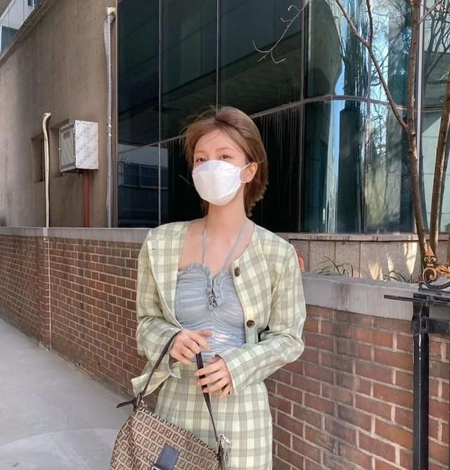 『短西装外套』穿上这几款开春美鞋,走路带风,轻松引发路人侧目