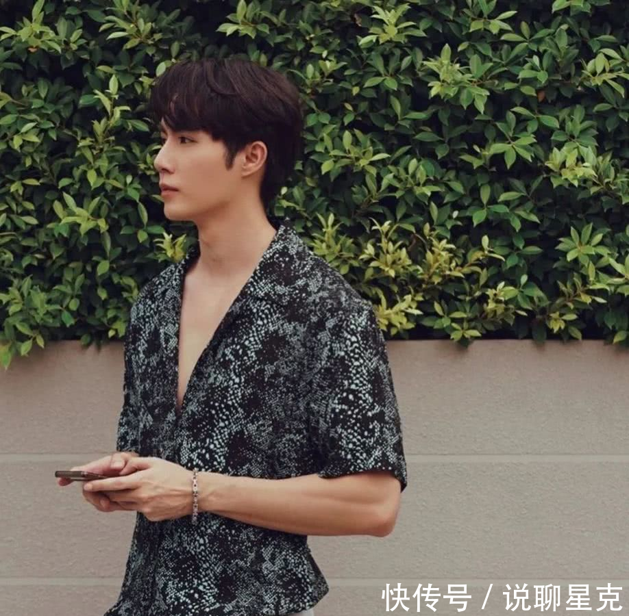  「男人味」谁说男生不可以穿花衬衫？照这三点搭，穿出酷帅阳光男人味！