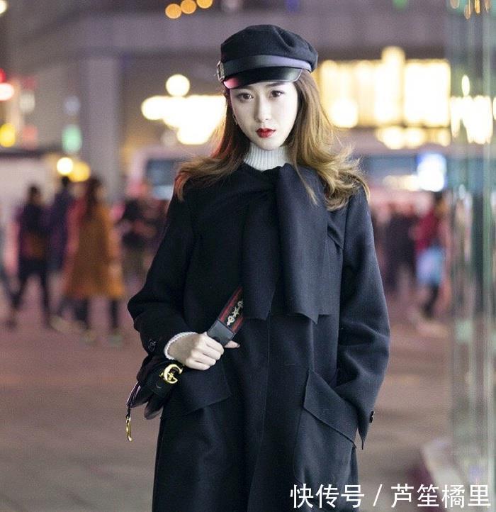 「 仙气」小姐姐穿出仙气十足的女神范,街拍:优雅的白色V领雪纺衫