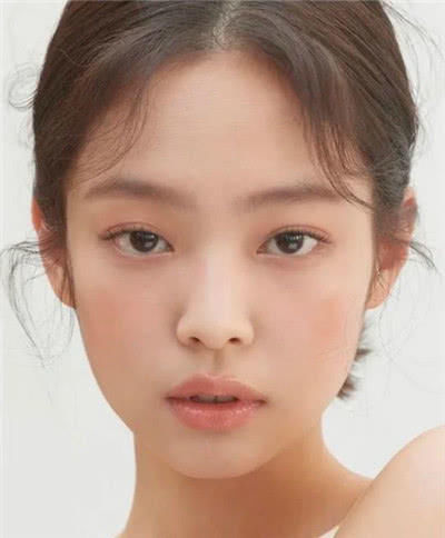  色彩季型：淡玫瑰妆、桃花妆：年轻十岁的春日妆容你适合哪种？