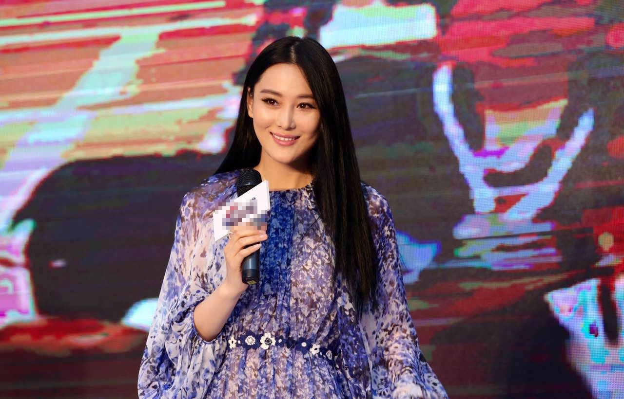 不寻常的2018年8月份杨紫分手、张馨予结婚，黄晓明摊上丑闻