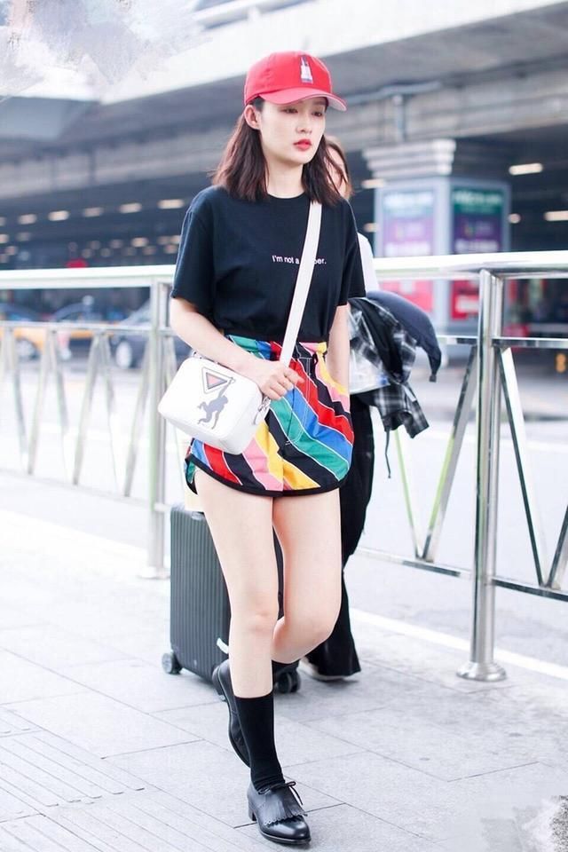 李沁素面朝天好大胆，除了皮肤暗一点， 满脸的胶原蛋白!