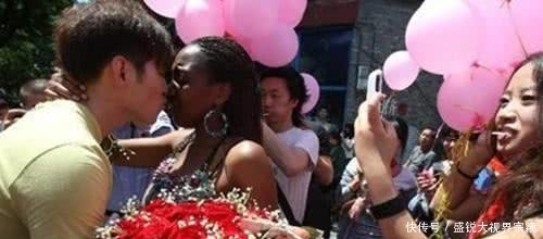  「黑人」在非洲工作的中国男子娶了黑人女孩，生下孩子后被赞基