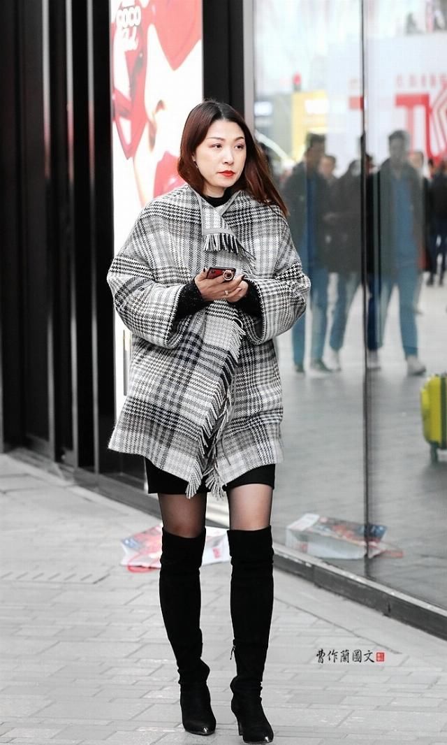  『表述』时尚街拍漂亮美女，一双黑丝袜，表述时尚潮流心