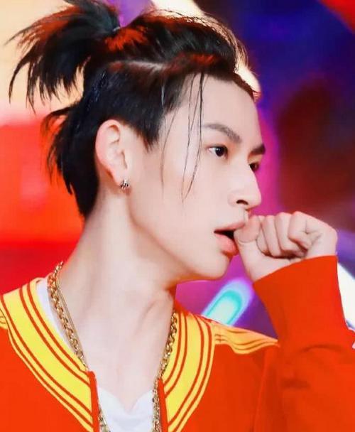 7位男星帅气侧颜照,我找王俊凯用了2秒,你找蔡徐坤用了多久