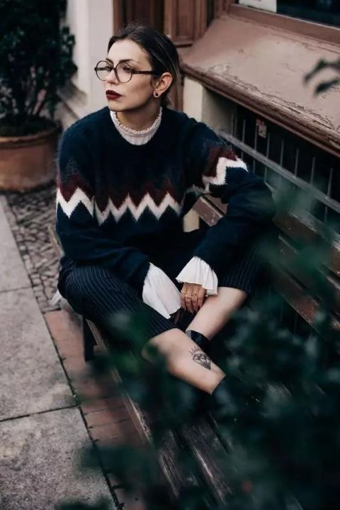  「针织衫」女人买针织衫，就要挑这4种“耐看色”，穿个两三年都不会过时