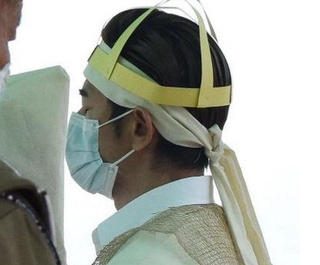  『丧母之痛』郭富城携妻女送母亲最后一程，神情悲伤几度落泪，丧母之痛难掩