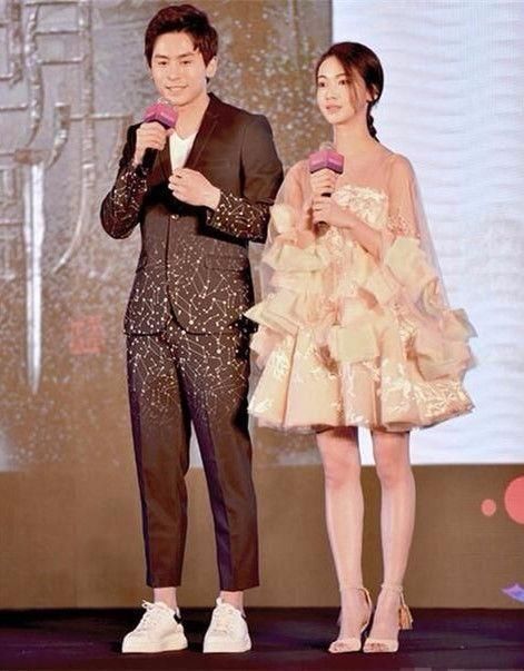 秦岚吴谨言上半身都好看，下半身都丑!一个腿型不好一个腿粗!