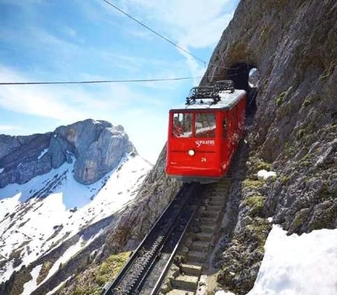 全球最惊险的铁路：最大坡度48度时速7公里，周边景色堪称一绝