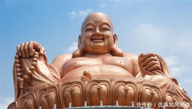  「观音像」这尊观音像比自由女神像还要高15米，中国的超级大佛
