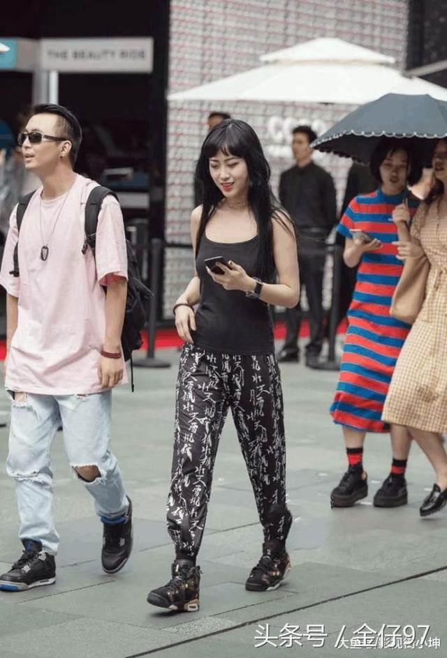 街拍：图一适合做情人，图二适合做老婆，图四适合做女朋友