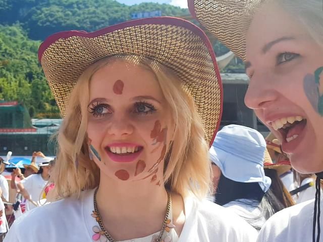 曾经有记者到乌克兰采访，专门提出“为何这里美女泛滥”的问题!