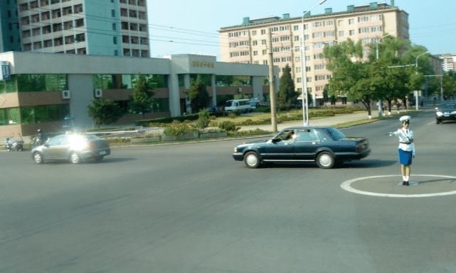  「购买私家车」走进朝鲜：在朝鲜买一辆二手奔驰车多少钱？