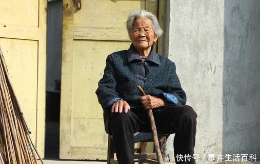  「建议」农村60岁以上的老人如何养老？要面临哪些问题？老农的