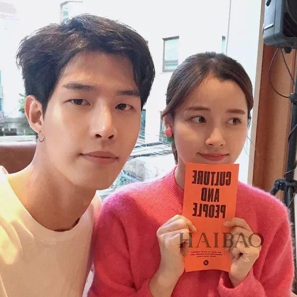 羡慕|靠“虐狗”合照火爆INS，这对韩国小夫妻也太甜了?