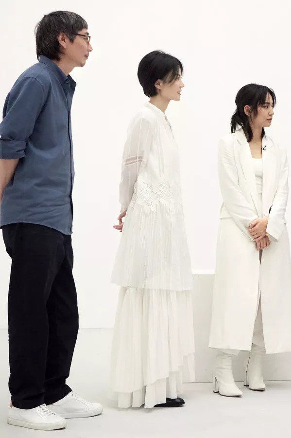 种草| 王菲又把工装连体裤穿火了，早秋抢占C位就靠它啦!