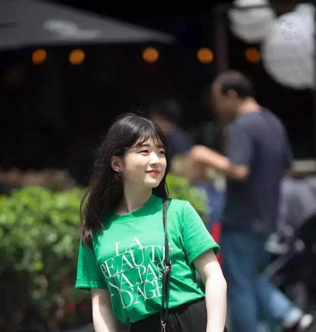 街拍美女北京三里屯 VS 上海步行街 哪里的美女穿着更好看