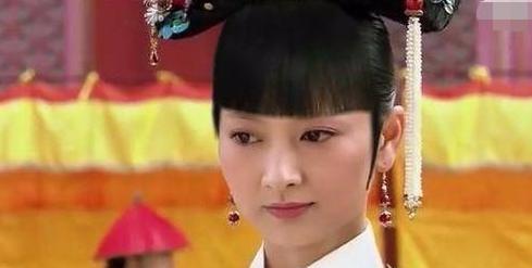 《甄嬛传》中留了刘海的各位“娘娘”，华妃皇后变软萌，只有她美
