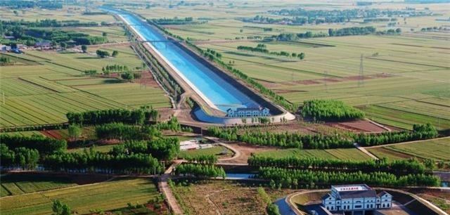 南水北调沿途的“蒸发与损失”严重，为何当初不采用管道运输呢？