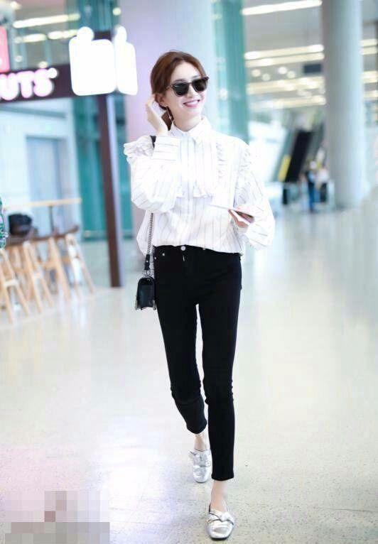 江疏影没有高级脸,腿也没有郑爽好看,但她穿衣服就是看着舒服!