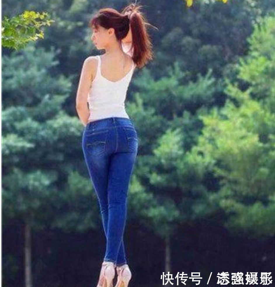 牛仔裤帮小姐姐创造修长身材，优美的腿部线条