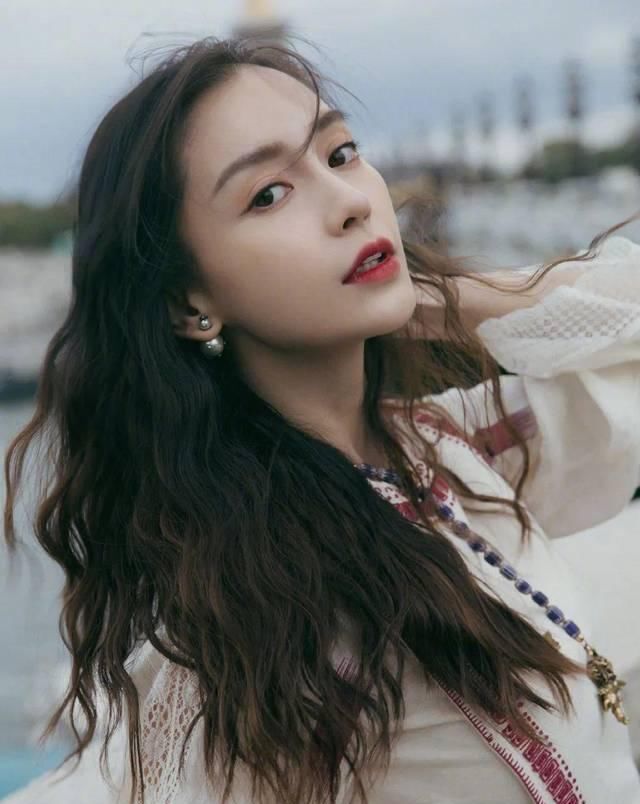  典型@双眼皮、一字眉已经过时了，现在流行「初恋脸」！