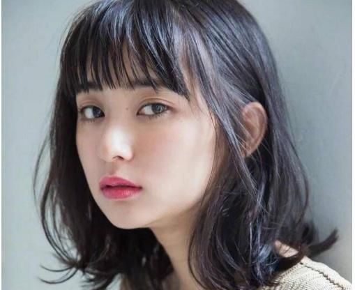  「奔四」这3种卷发，和披肩发很合拍，奔四奔五的女人试试看，减龄提气质