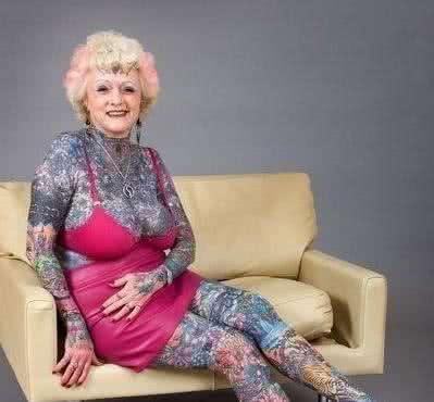 搞笑吉尼斯:纹身最多的老妇人,最后一个女生都羡慕的大长腿