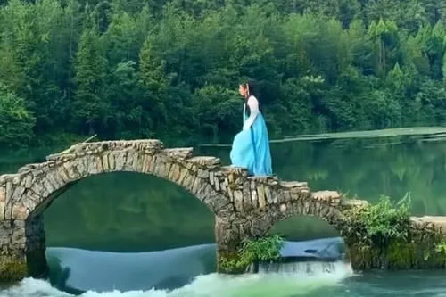 这里风景美如画“硬核”吟诗赠天下:谁家玉女桥上过,好似漫步水中仙【2020热门旅游景点】