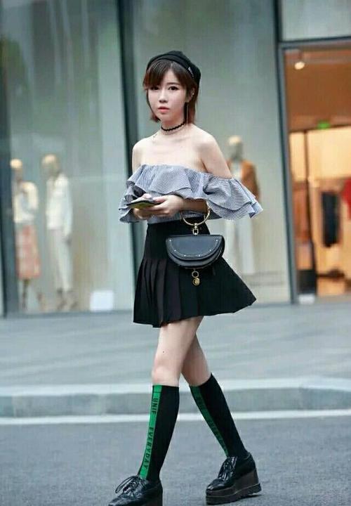 街拍:好个青春靓丽的美女!