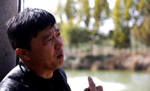  「夜晚」黄河边家家养大鲤鱼，喂“中药”饲料，夜晚2小时巡塘一