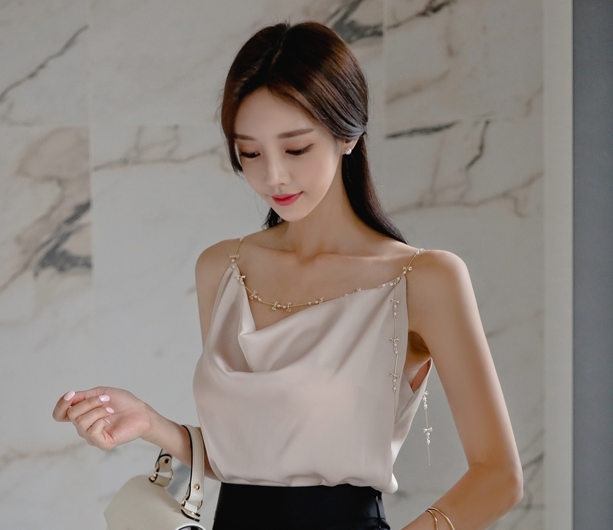  「工整」美女你裙子这么潮，不怕划到自己？