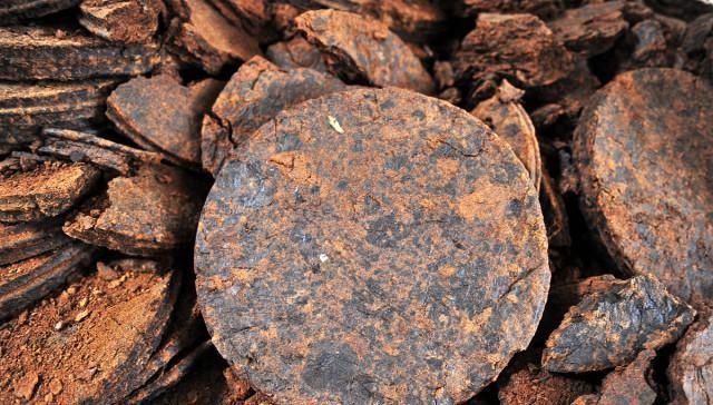  【菜籽渣】在农村，榨油坊榨油不要钱，用油渣抵扣加工费，榨油