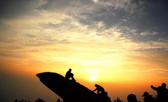 英国游客来泰山看日出，一上山就迷茫了：说实话震撼到我了！