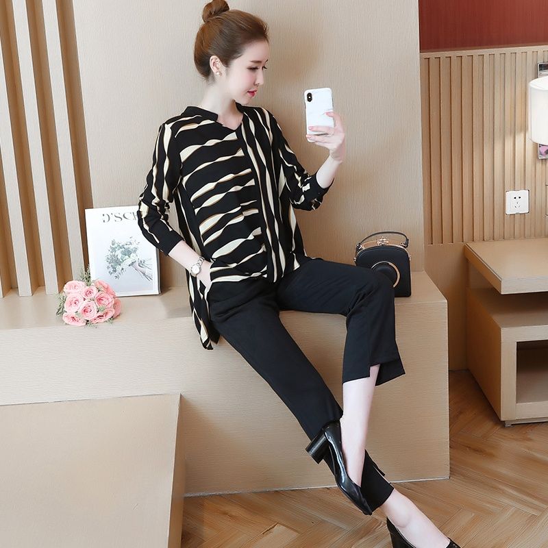 国庆游玩，女人别再裙子配高跟鞋，瞧这样的套装，一款比一款美嫩