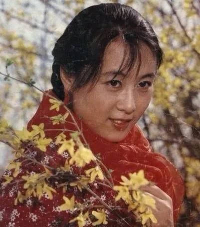  『当红』好命的吴玉芳21岁拿影后，当红时嫁运动员，夫妻恩爱32年惹人羡