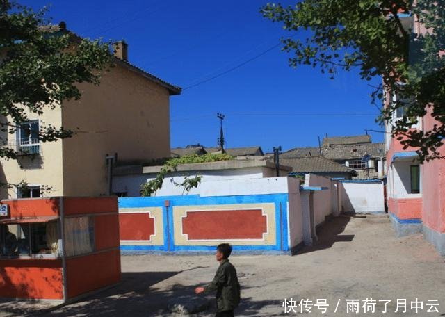 看看朝鲜的第二大城市，街头特别冷清，中国的游客最多