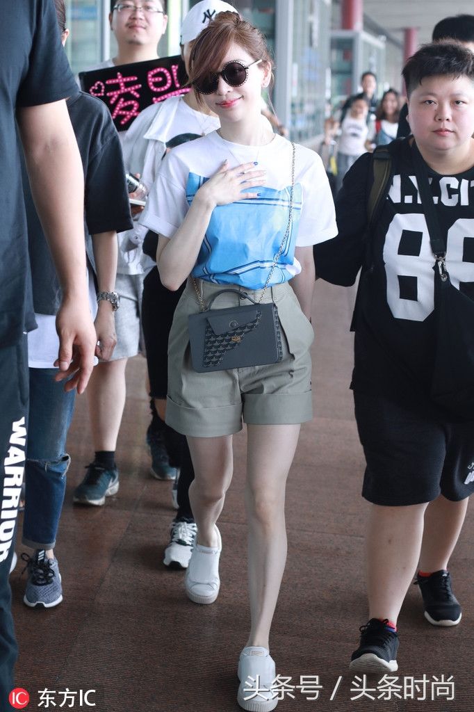 放弃满大街都在穿的牛仔短裤吧 春夏、陈瑶穿的百慕大短裤很流行