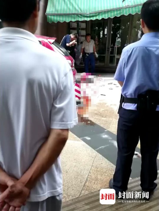 四川眉山一女子跳楼自杀 警方辟谣:和赌球无关