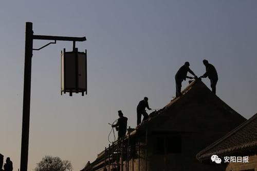 青砖灰瓦，古色古香，与甜水井街并称“龙凤街”