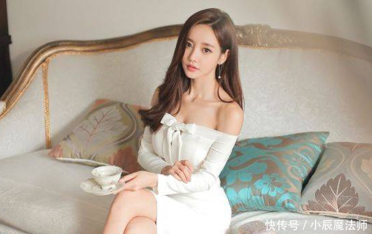  有型：女神必备：修身有型的紧身裙美女，打造出曼妙身材！
